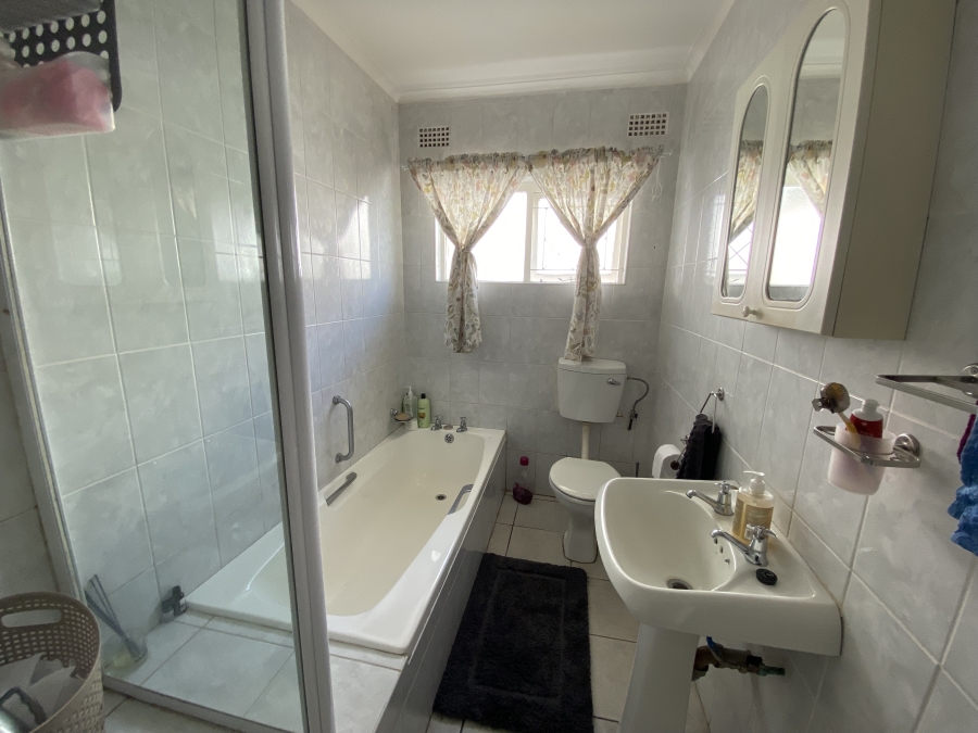 To Let 3 Bedroom Property for Rent in Kidds Beach Eastern Cape